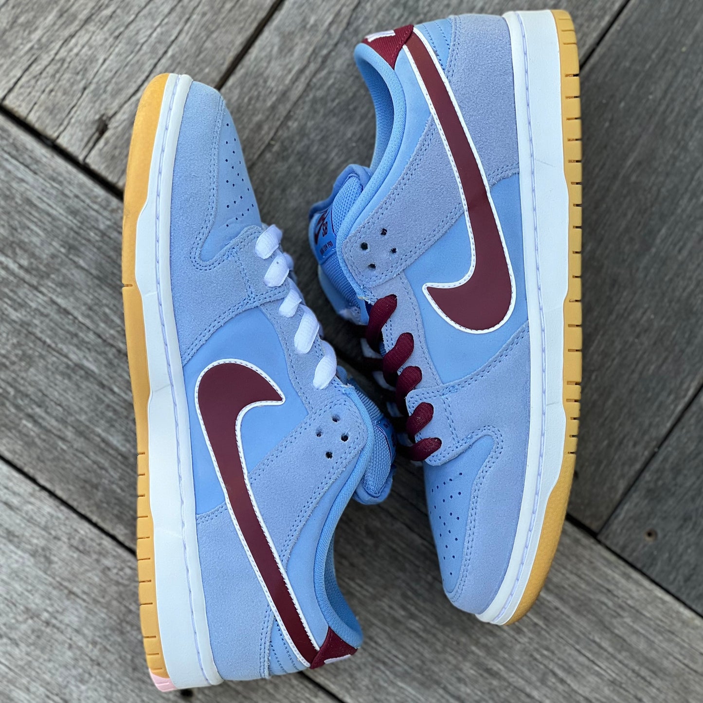 Nike SB Dunk Low Philadelphia Phillies Size 9