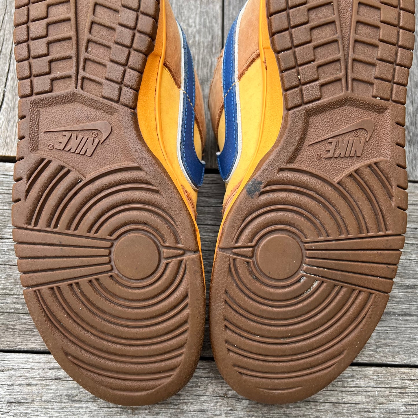 Nike SB Dunk Low Newcastle Brown Ale Size 9.5