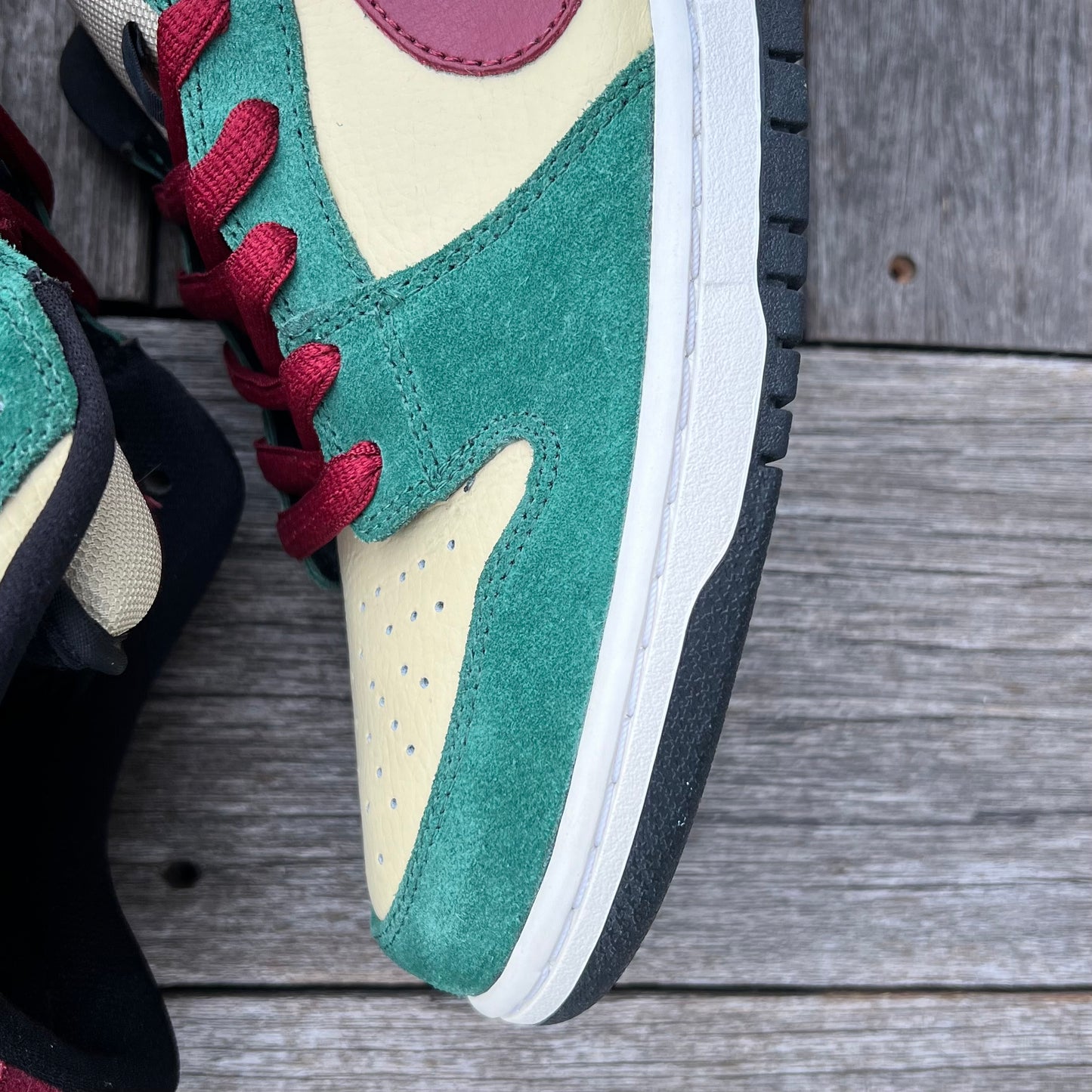 Nike SB Dunk Low Jameson/Vegas Gold Size 11.5