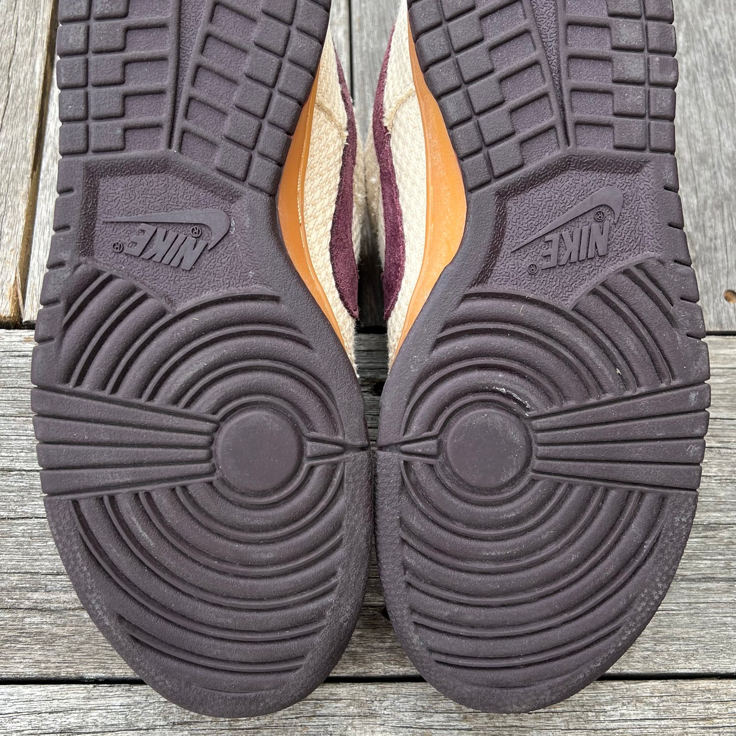 Nike SB Dunk Low Red Hemp Size 9