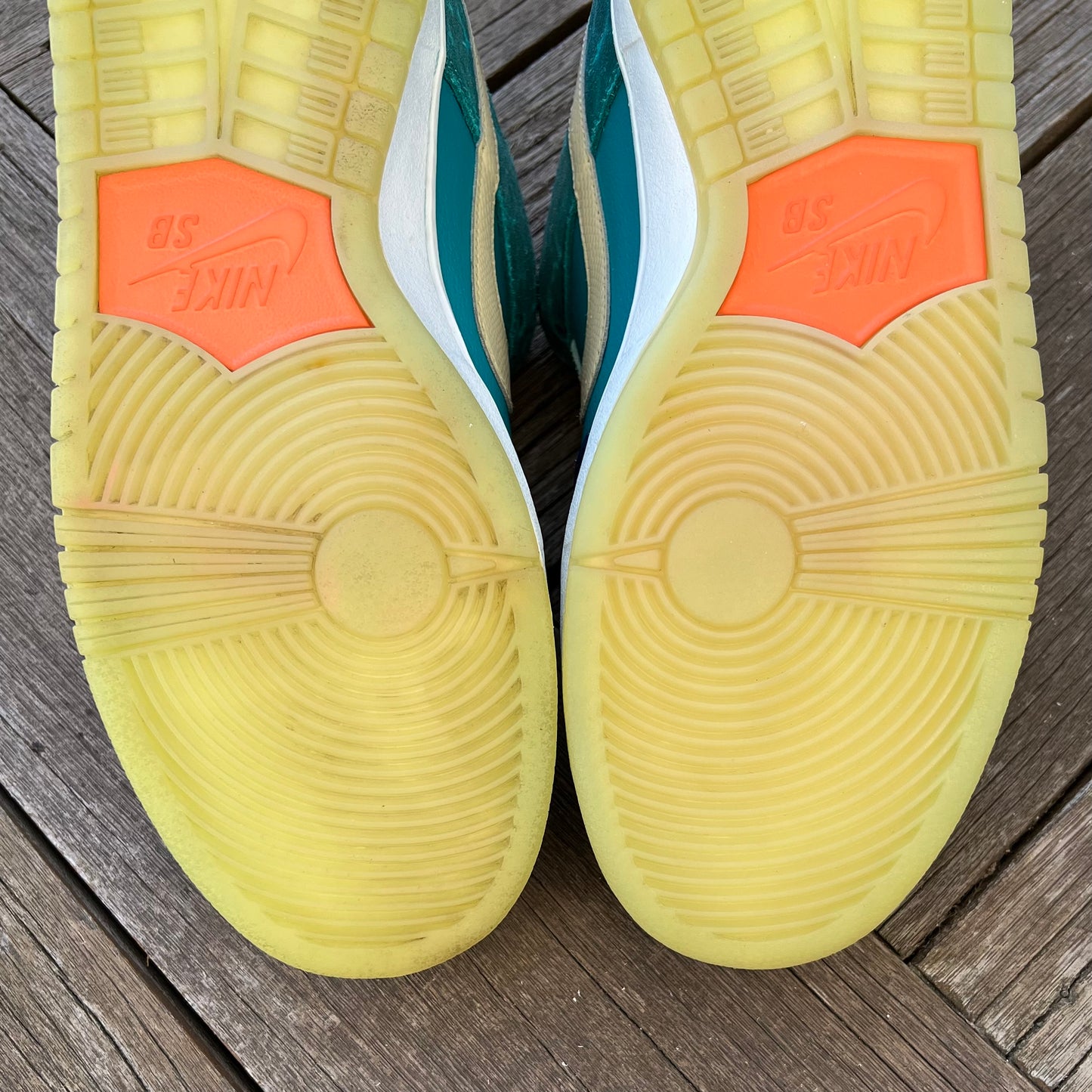 Nike SB Dunk Low MIA Skateshop Size 9.5