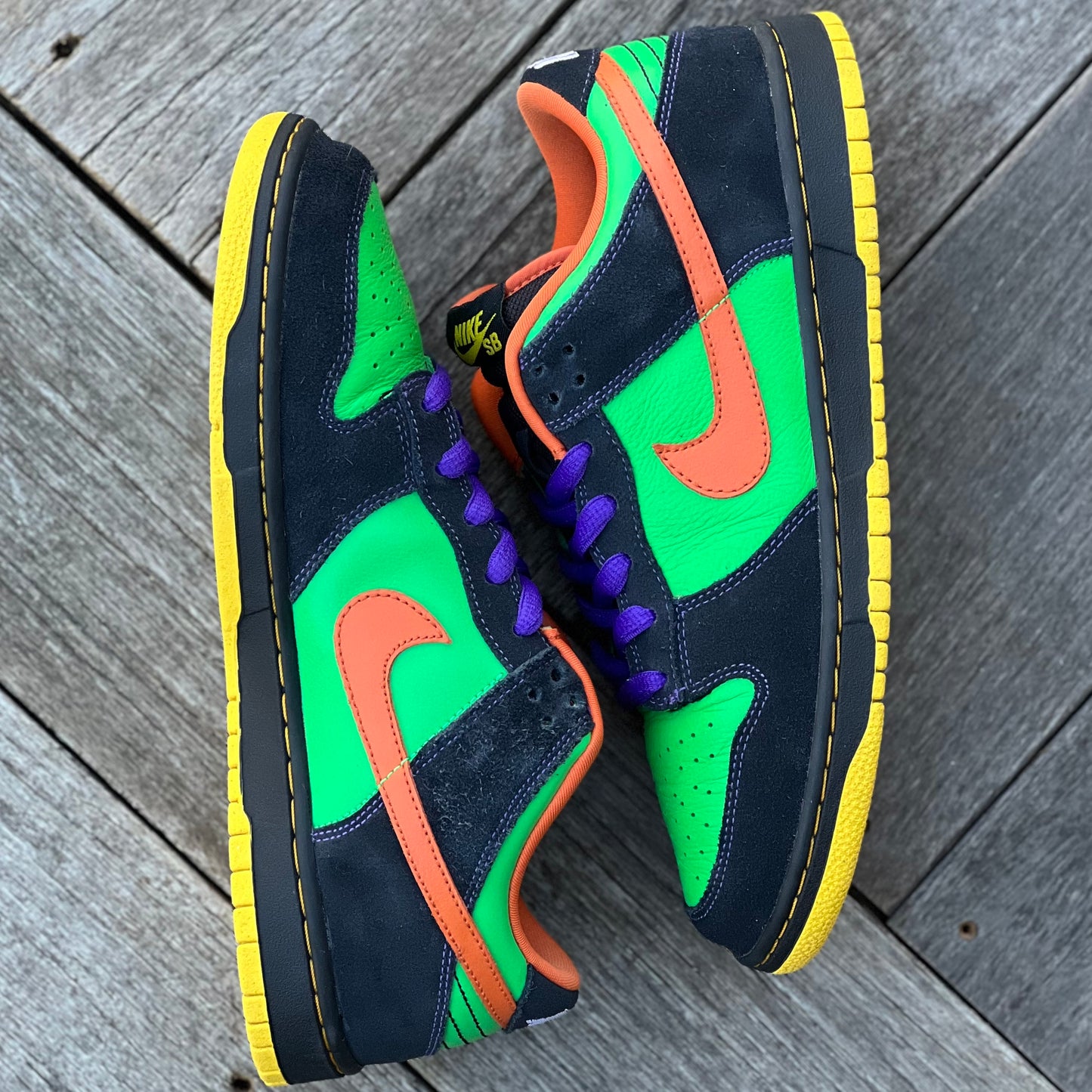 Nike SB Dunk Low Green Spark Halloween Size 10.5