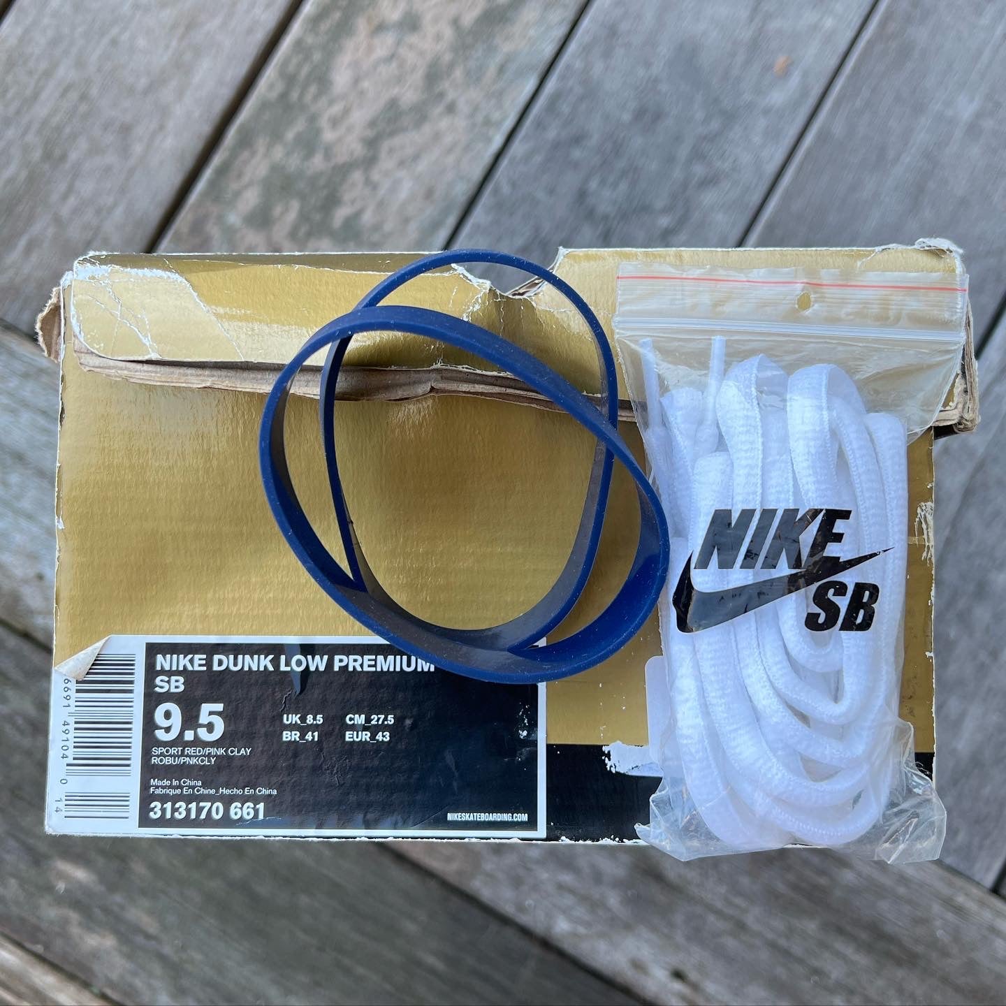 Nike SB Dunk Low Red Lobster Size 9.5