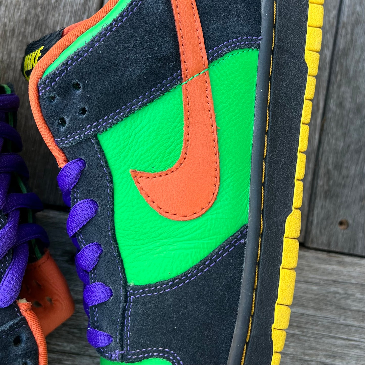 Nike SB Dunk Low Green Spark Halloween Size 10.5