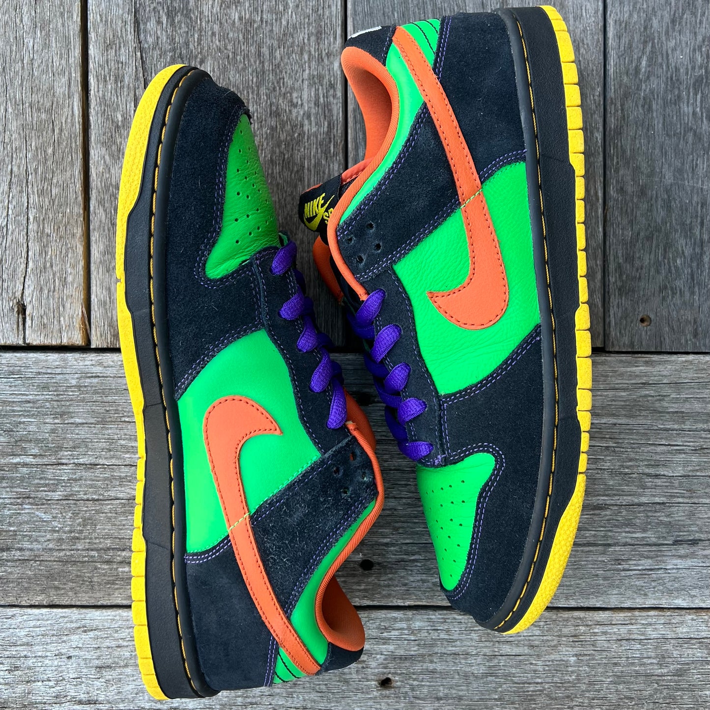 Nike SB Dunk Low Green Spark Halloween Size 10.5