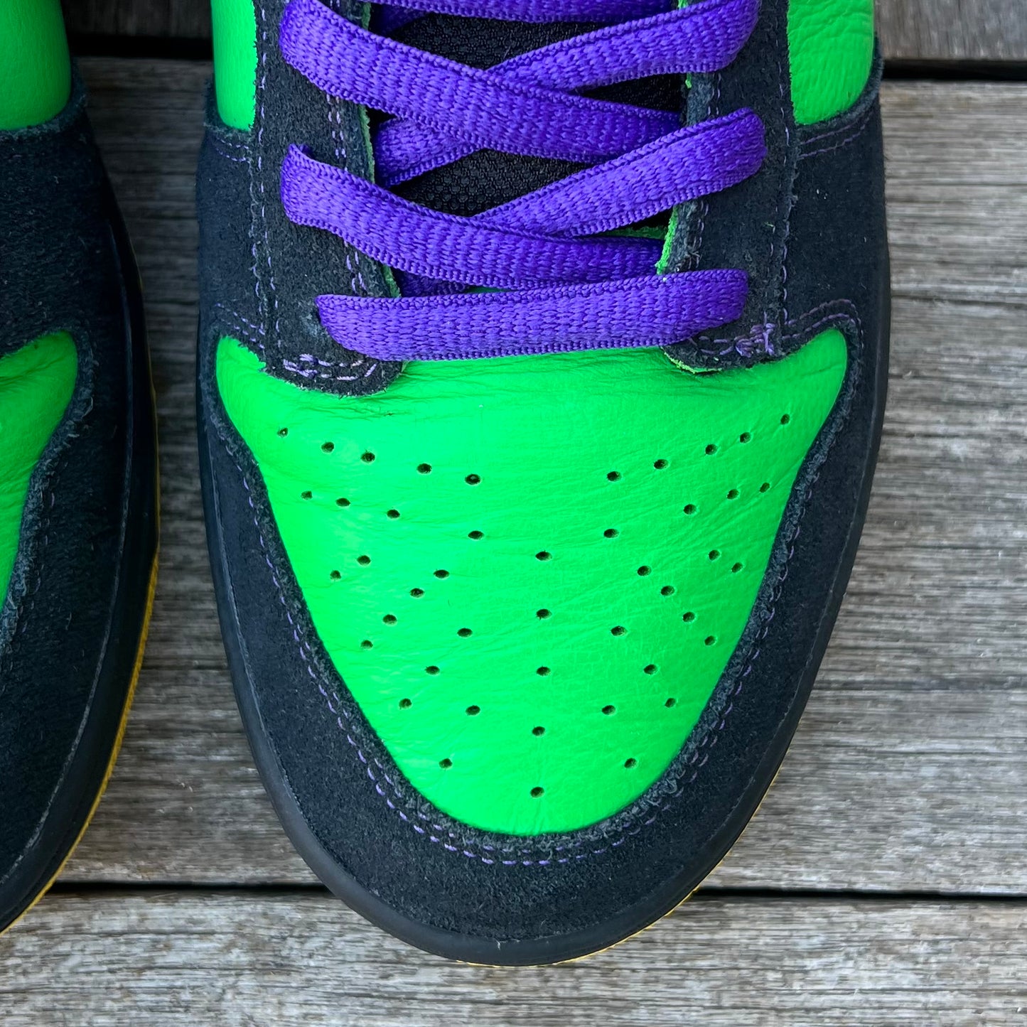 Nike SB Dunk Low Green Spark Halloween Size 10.5