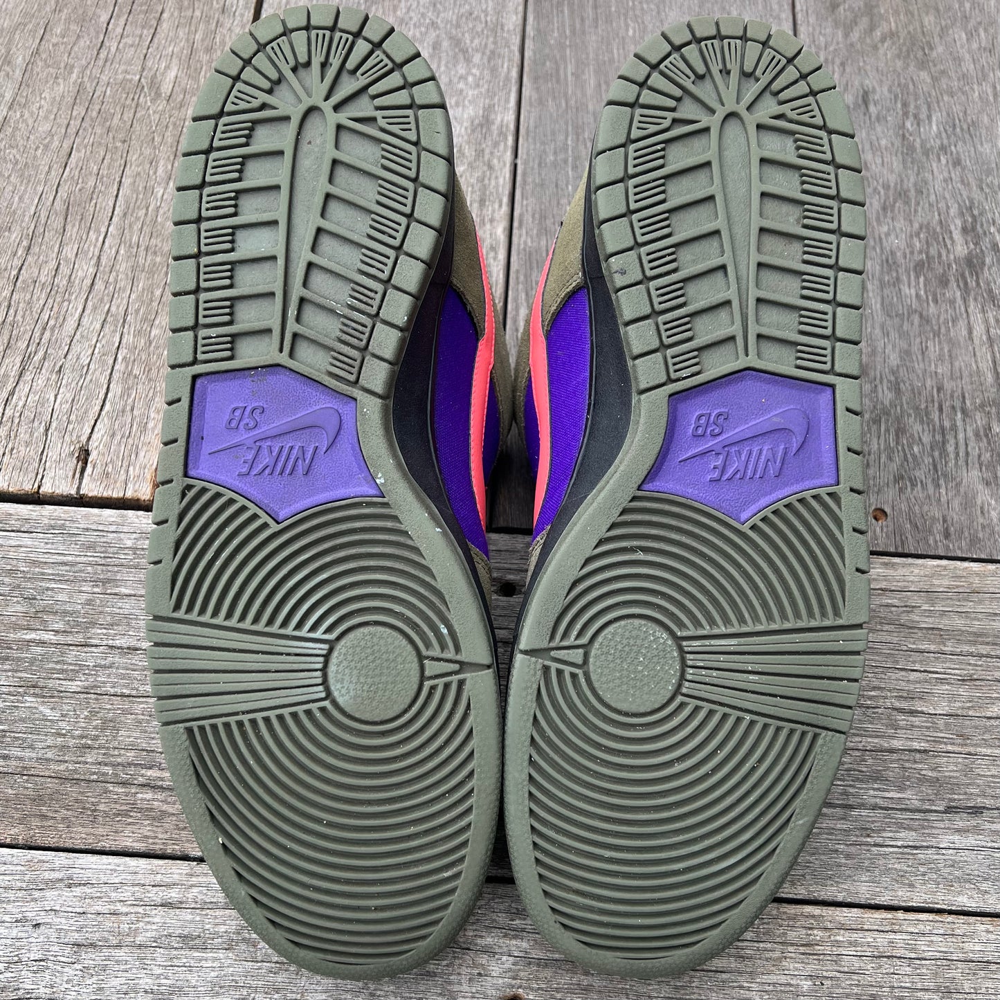 Nike SB Dunk Low Medium Olive Atomic Purple Size 13