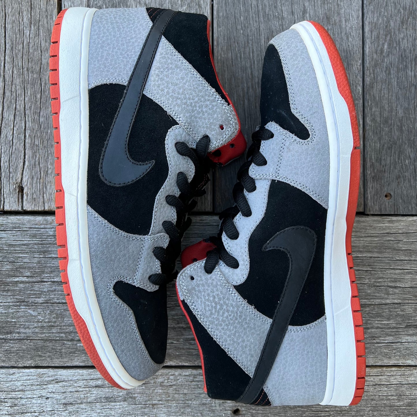 Nike SB Dunk Mid UnSupreme Size 11.5