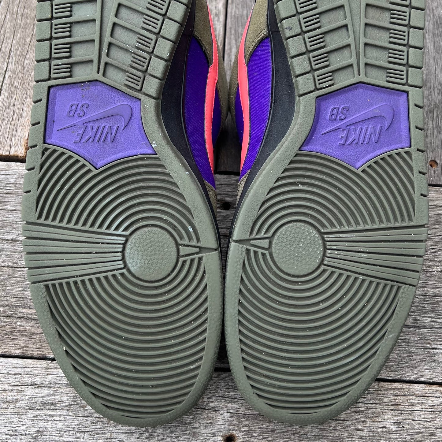 Nike SB Dunk Low Medium Olive Atomic Purple Size 13