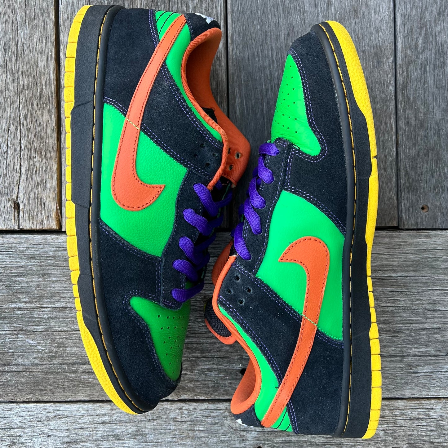 Nike SB Dunk Low Green Spark Halloween Size 10.5