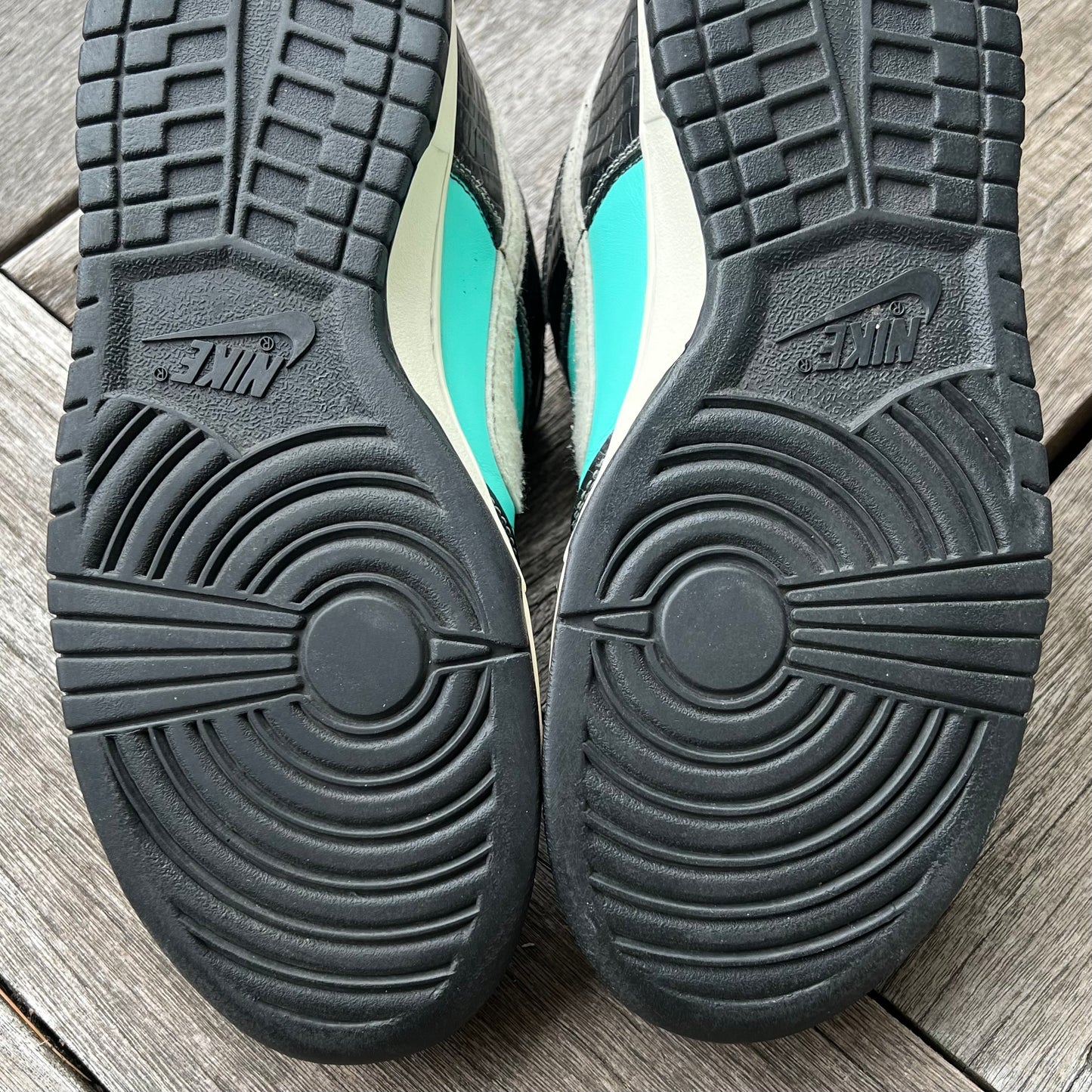 Nike SB Dunk Low Tiffany Diamond Size 9