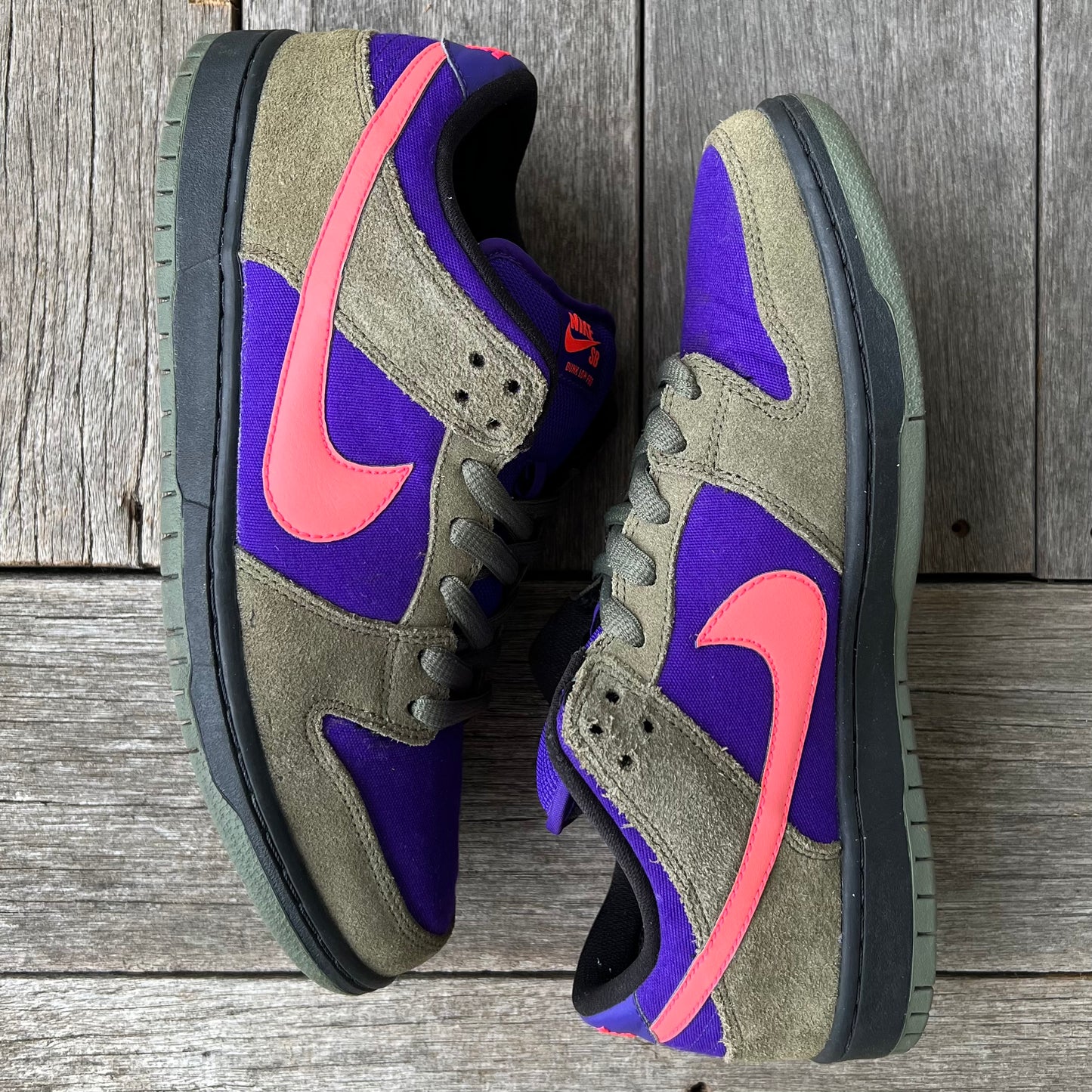Nike SB Dunk Low Medium Olive Atomic Red Size 10.5
