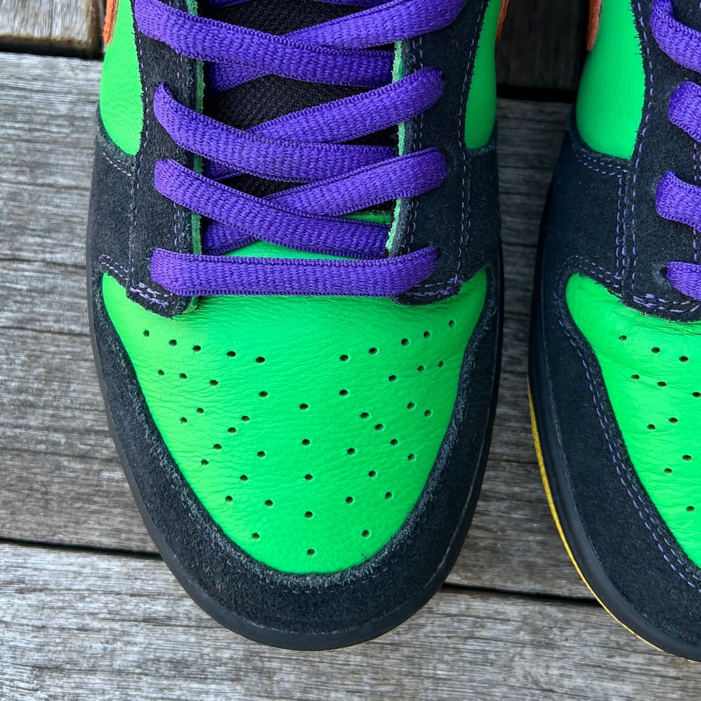 Nike SB Dunk Low Green Spark Halloween Size 10.5