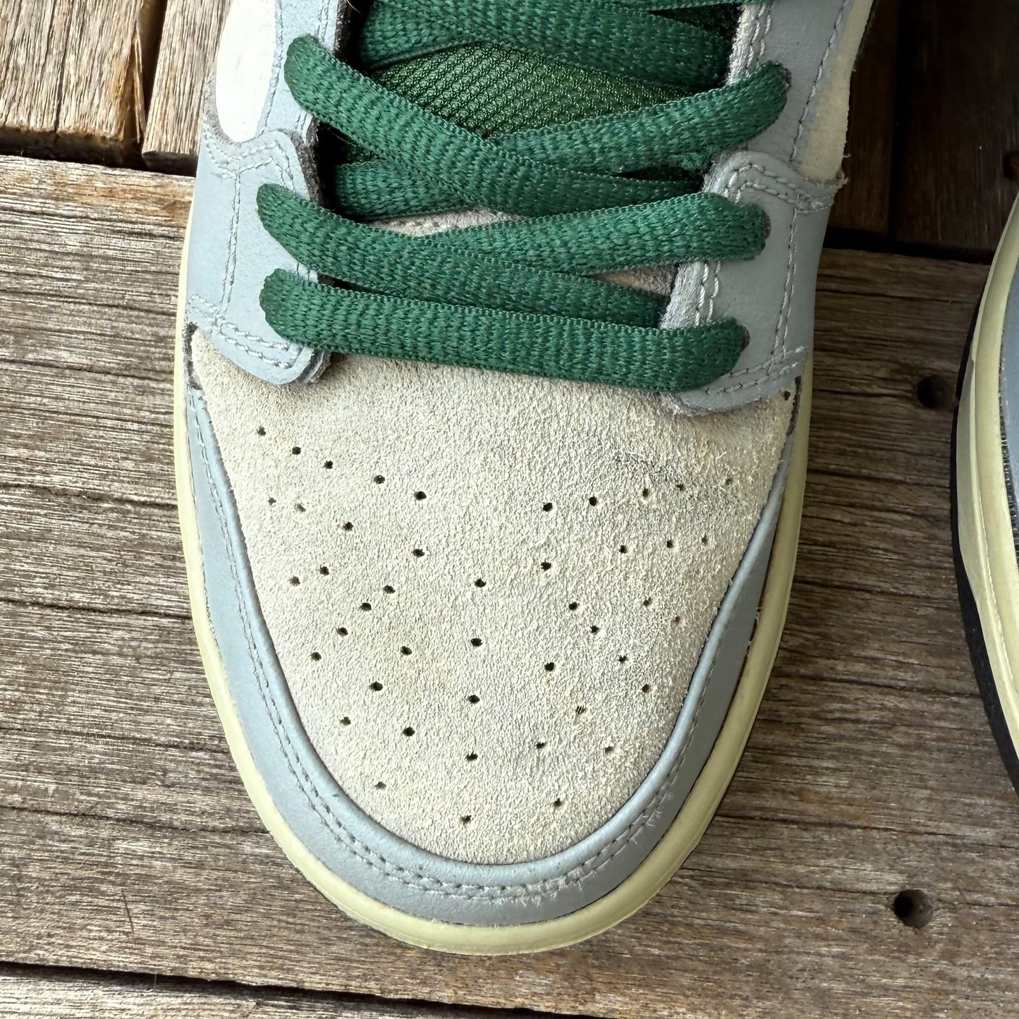 Nike SB Dunk Low Central Park Maple Leaf Size 9.5