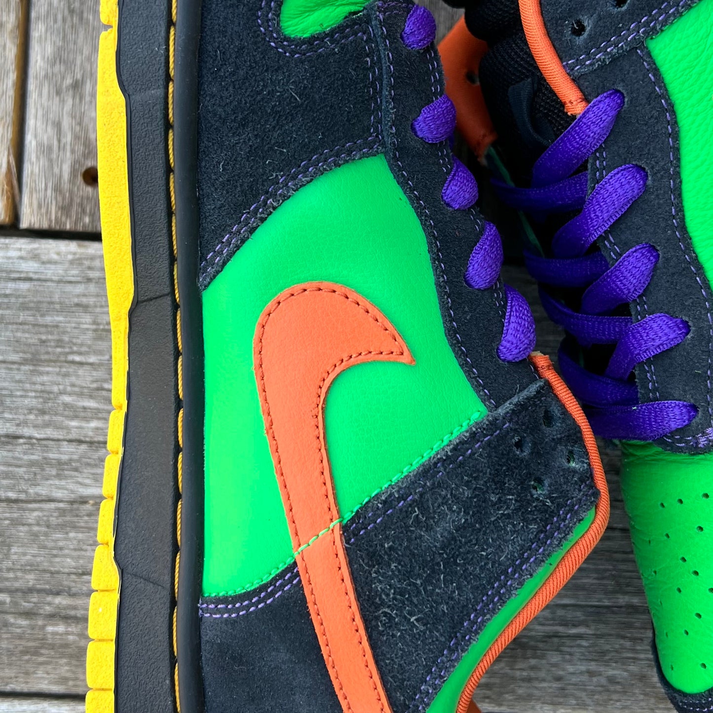 Nike SB Dunk Low Green Spark Halloween Size 10.5
