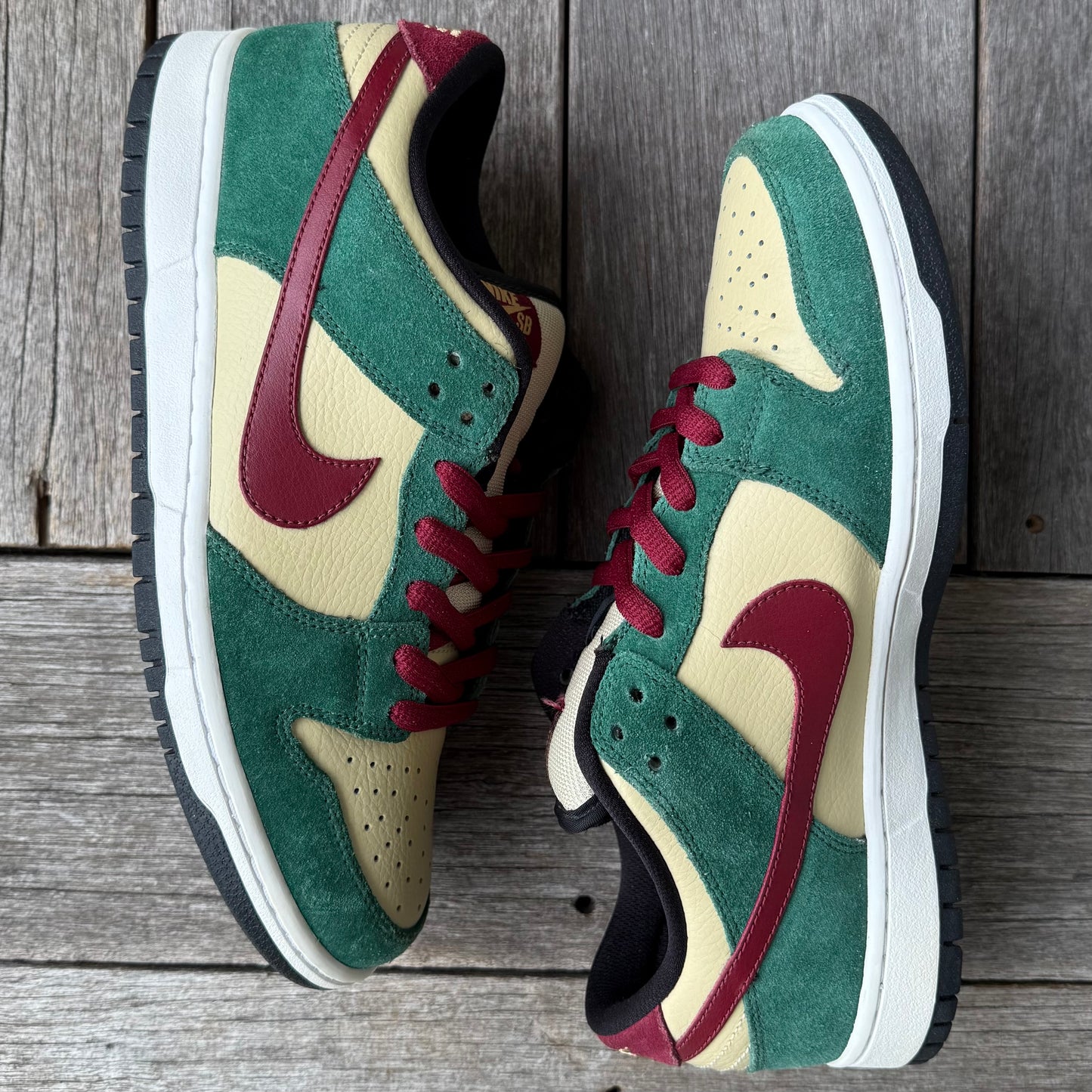 Nike SB Dunk Low Jameson Vegas Gold Size 9.5
