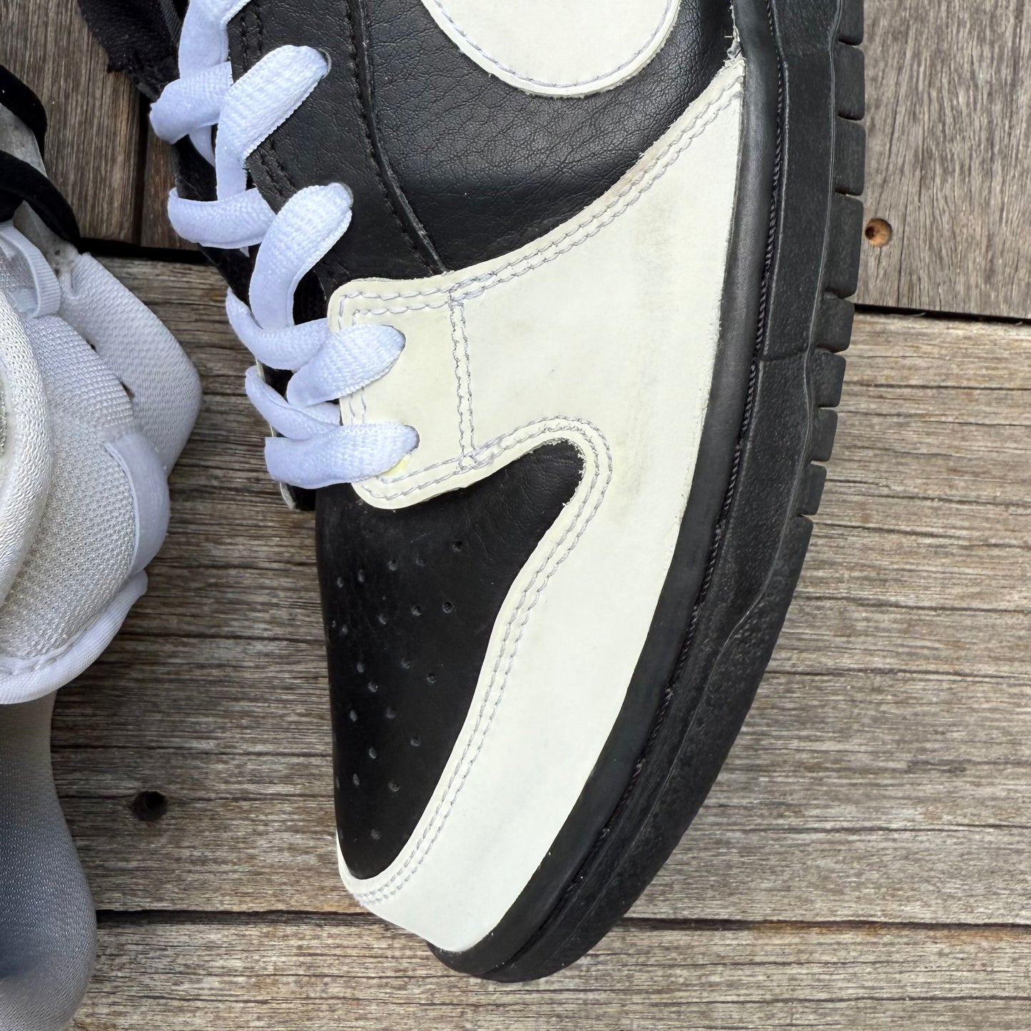 Nike SB Dunk Low Yin Yang Size 10.5