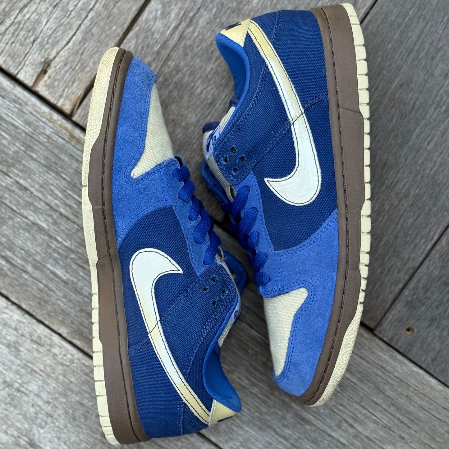 Nike SB Dunk Low Gold Rail Melbourne Size 8.5