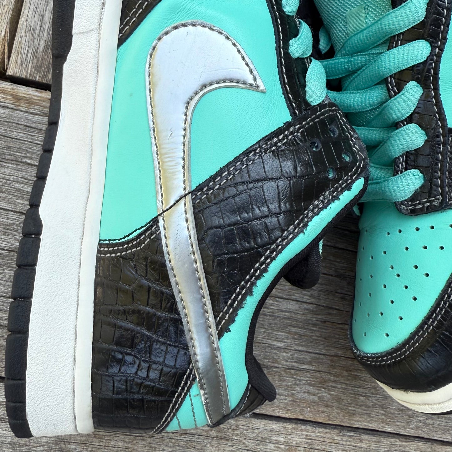 Nike SB Dunk Low Tiffany Diamond Size 10
