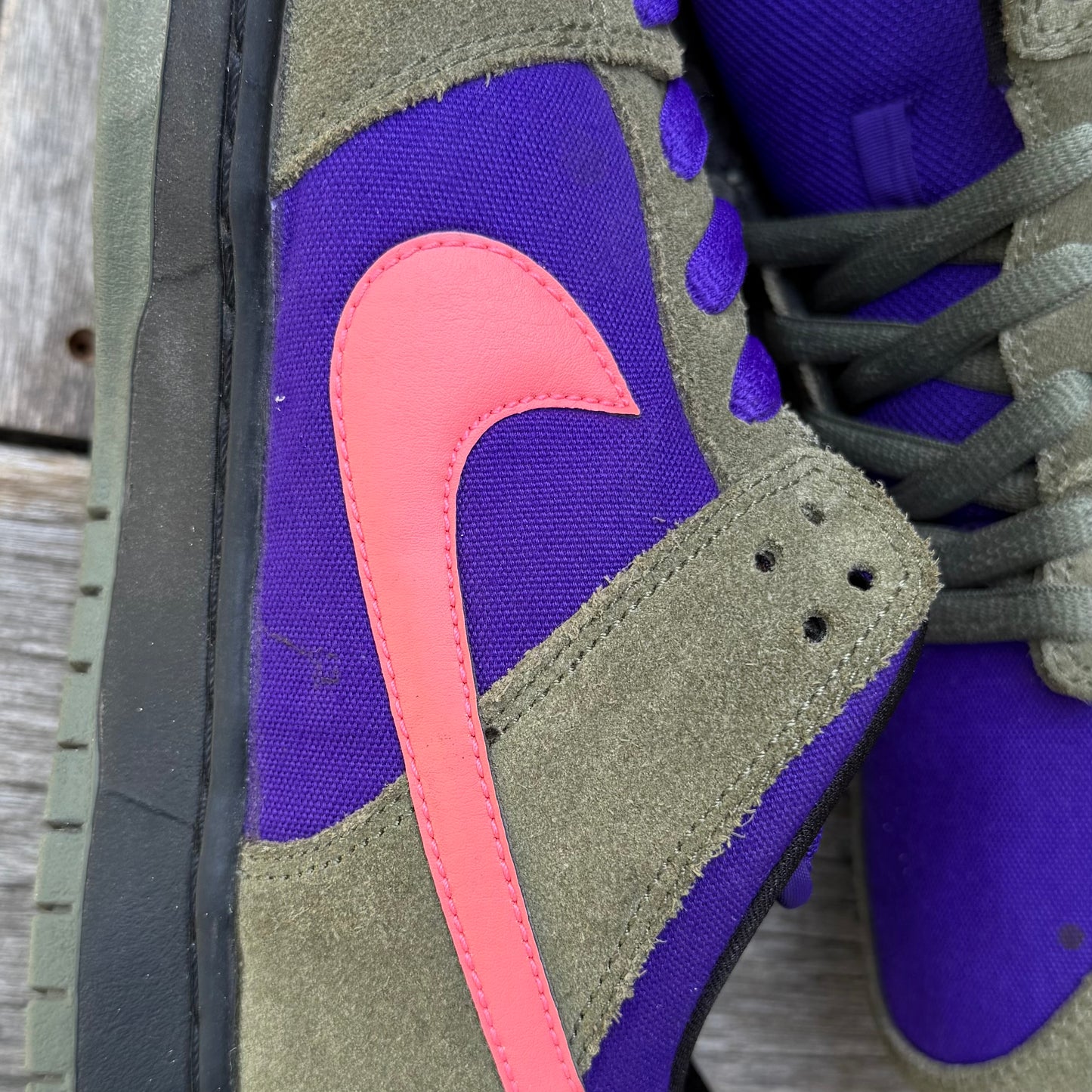 Nike SB Dunk Low Medium Olive Atomic Red Size 11.5