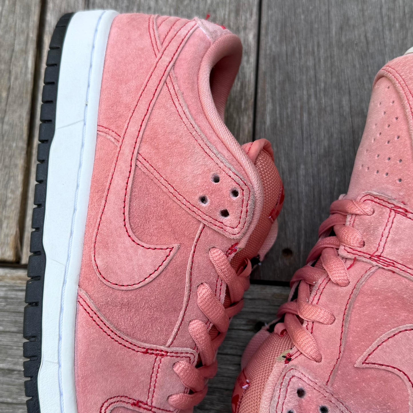 Nike SB Dunk Low Pink Pig Size 9