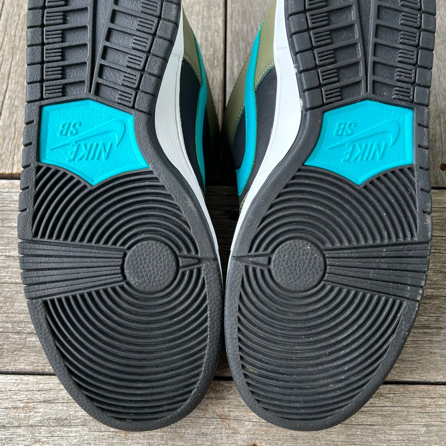 Nike SB Dunk Low Medium Olive Turbo Green Size 10