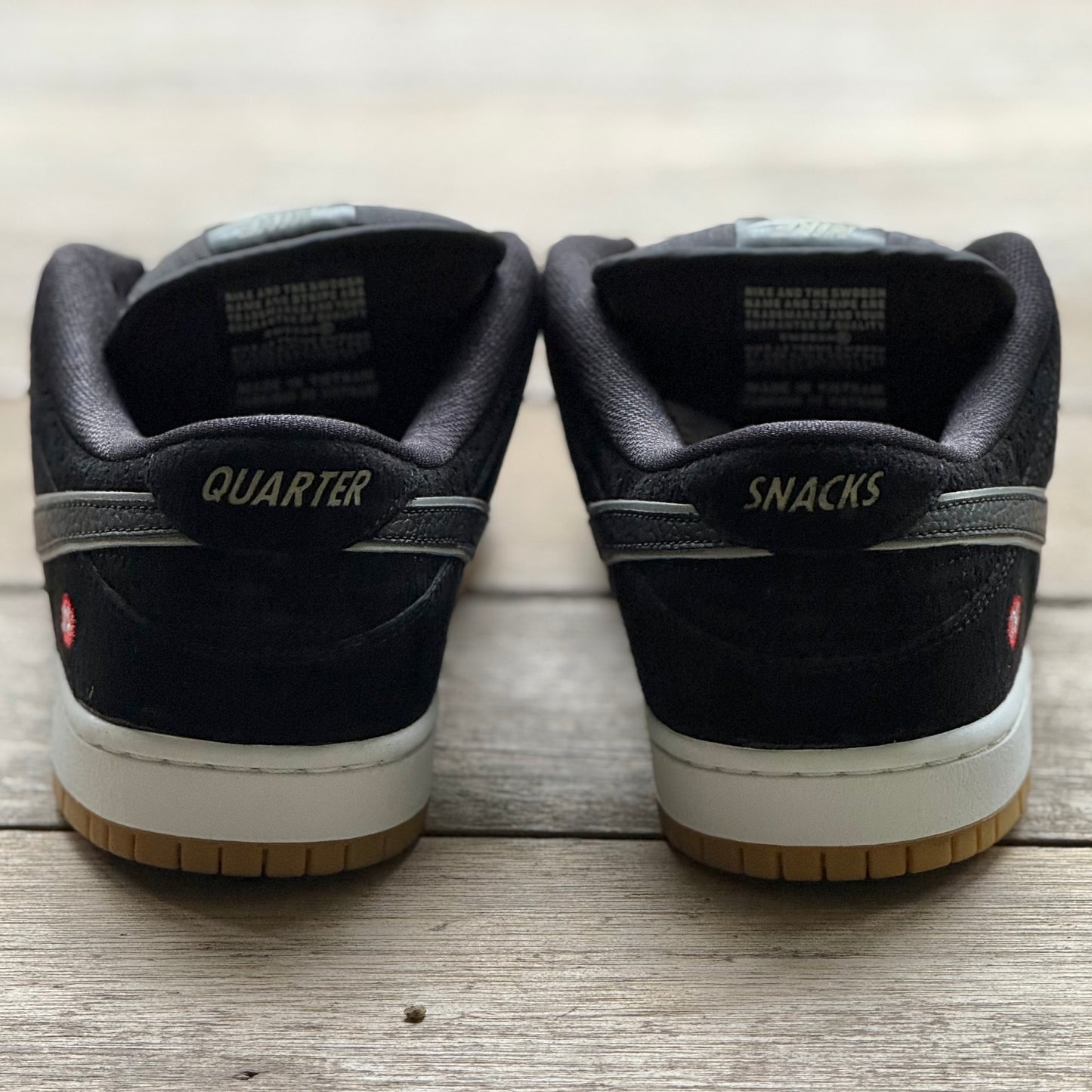 Nike SB Dunk Low QuarterSnacks Size 9.5