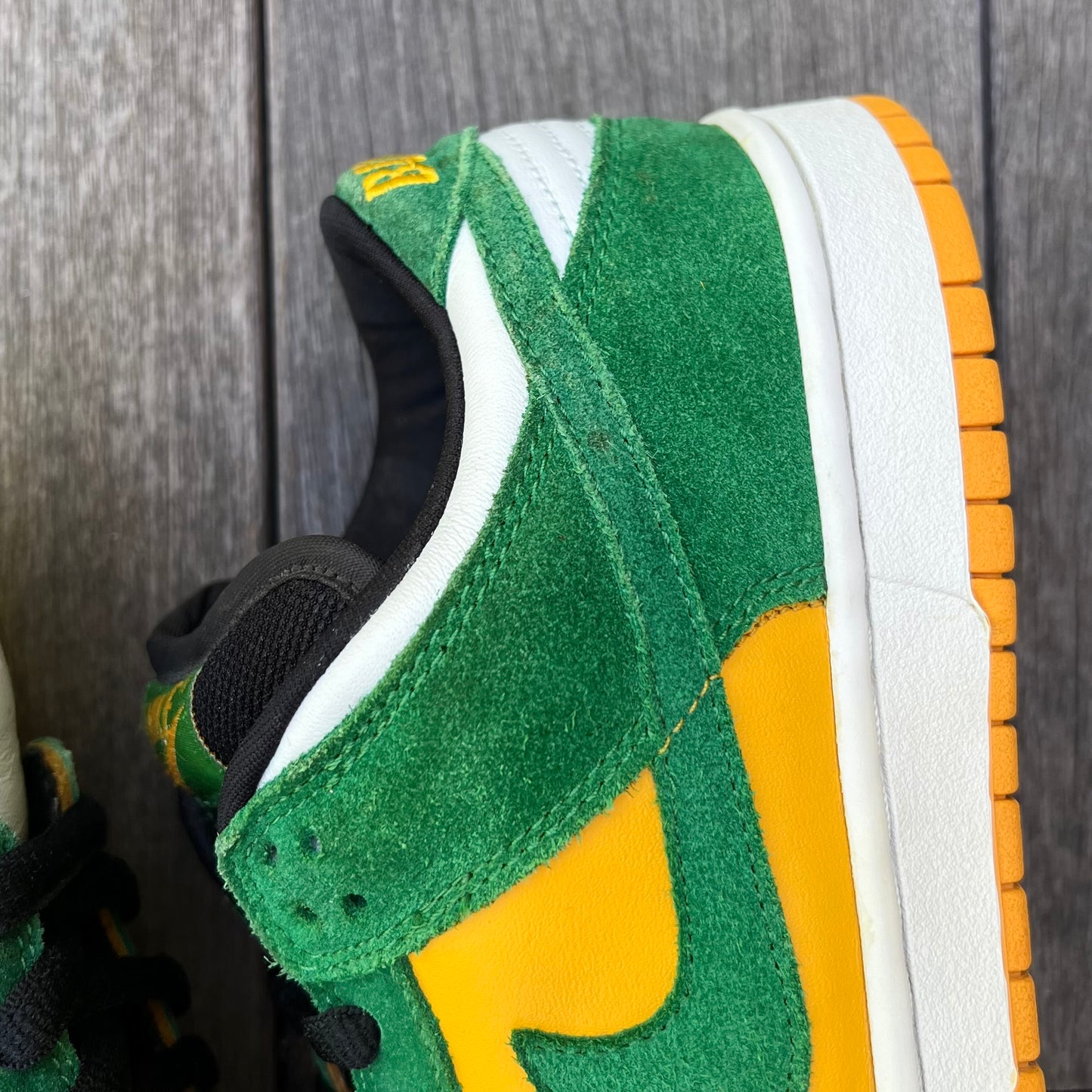 Nike SB Dunk Low Buck Size 9