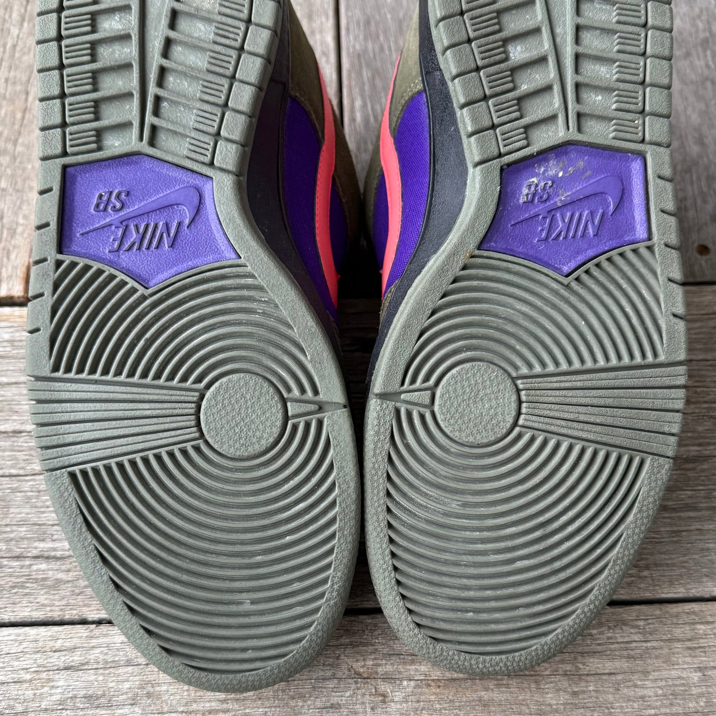 Nike SB Dunk Low Medium Olive Atomic Red Size 9