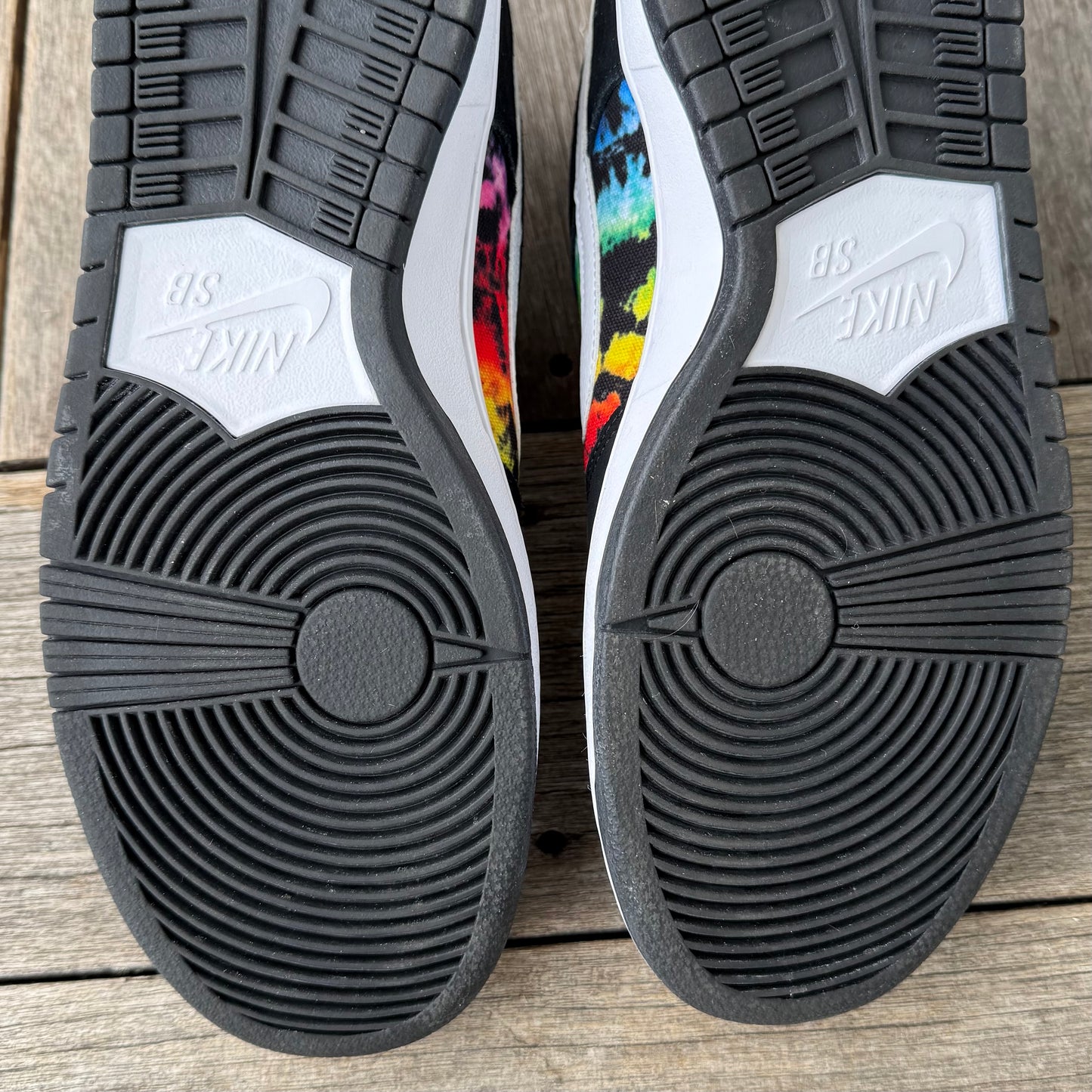 Nike SB Dunk Low Rainbow Tie Dye IW Size 10.5