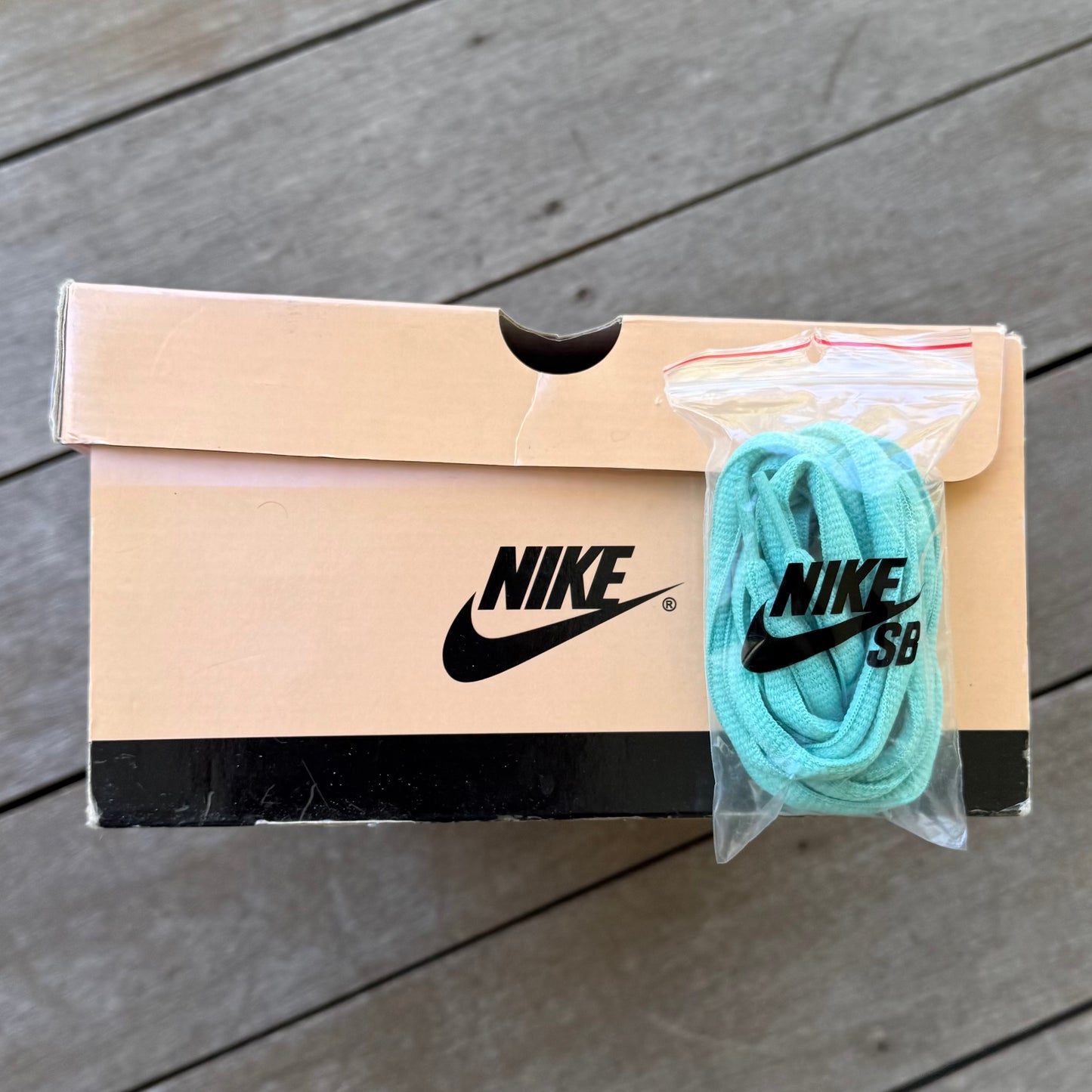 Nike SB Dunk Low Tiffany Diamond Size 11