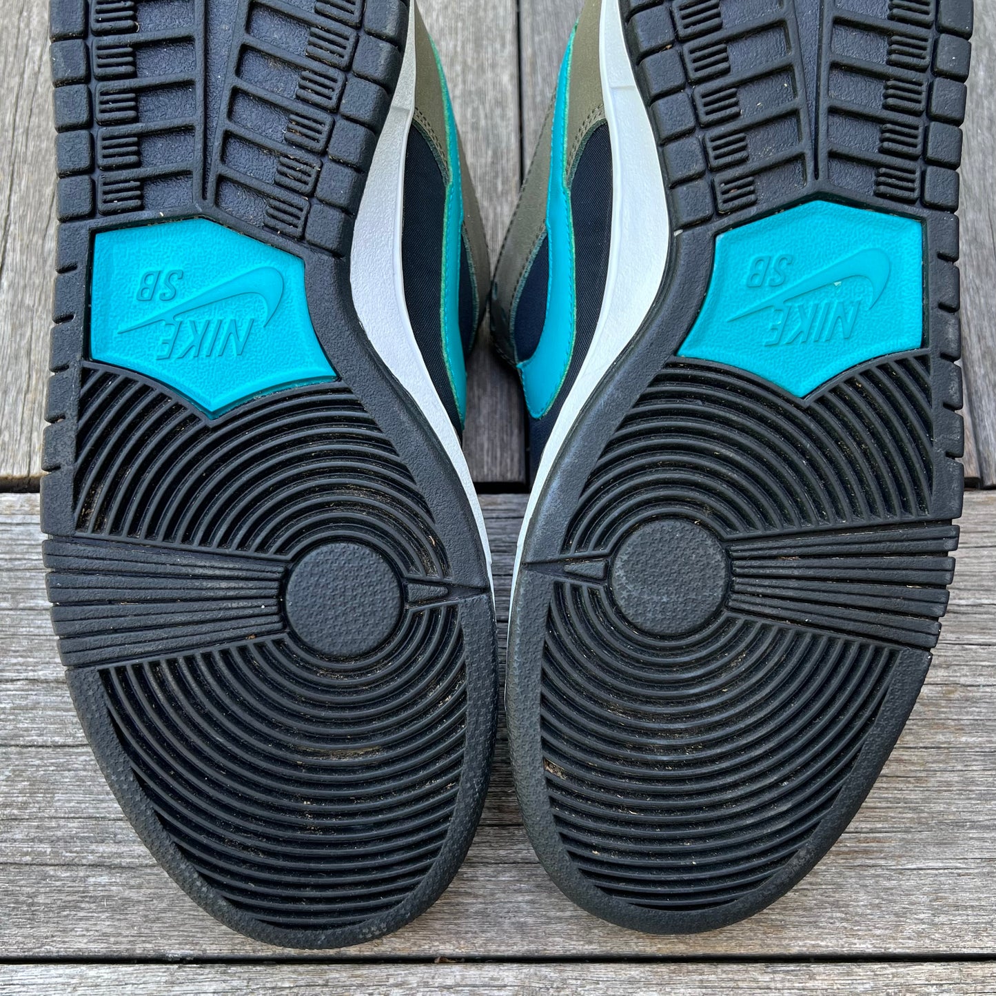 Nike SB Dunk Low Medium Olive Turbo Green SAMPLE Size 9