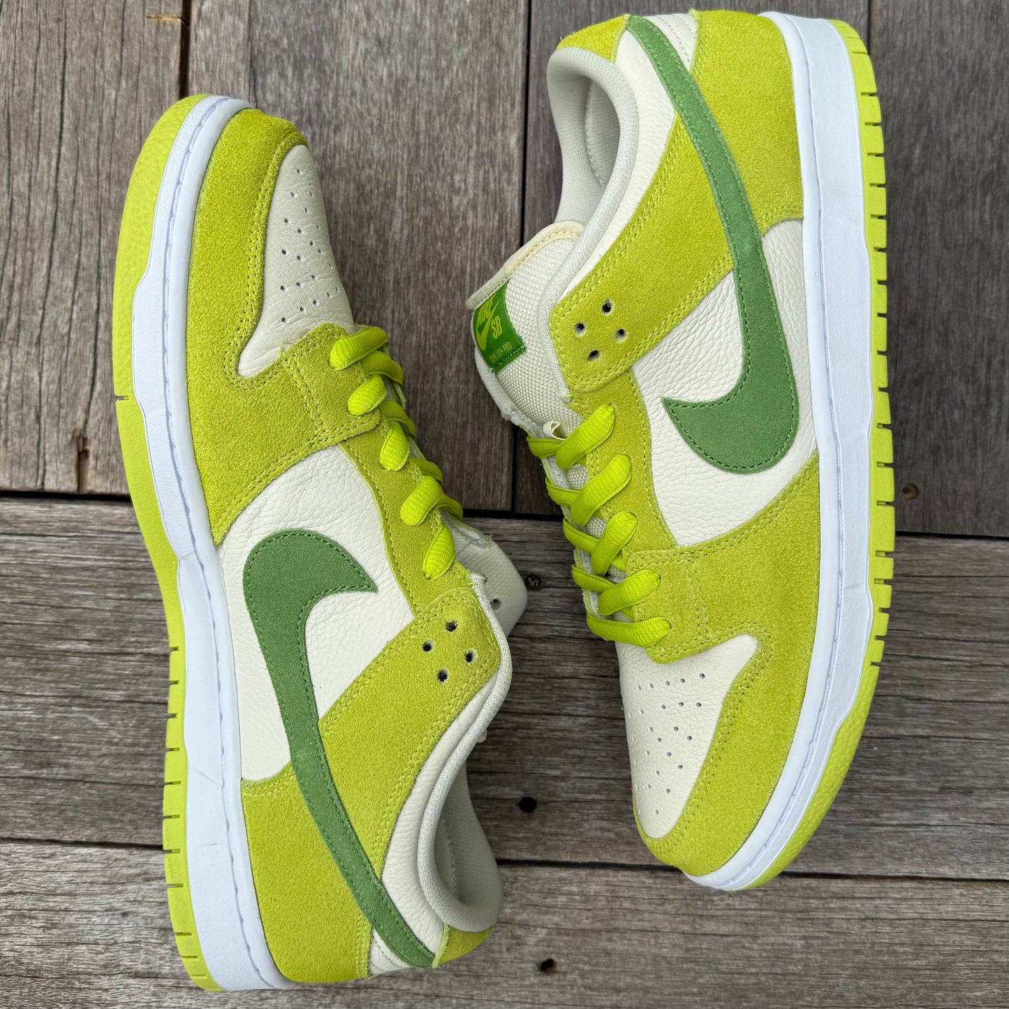 Nike SB Dunk Low Green Apple Size 12