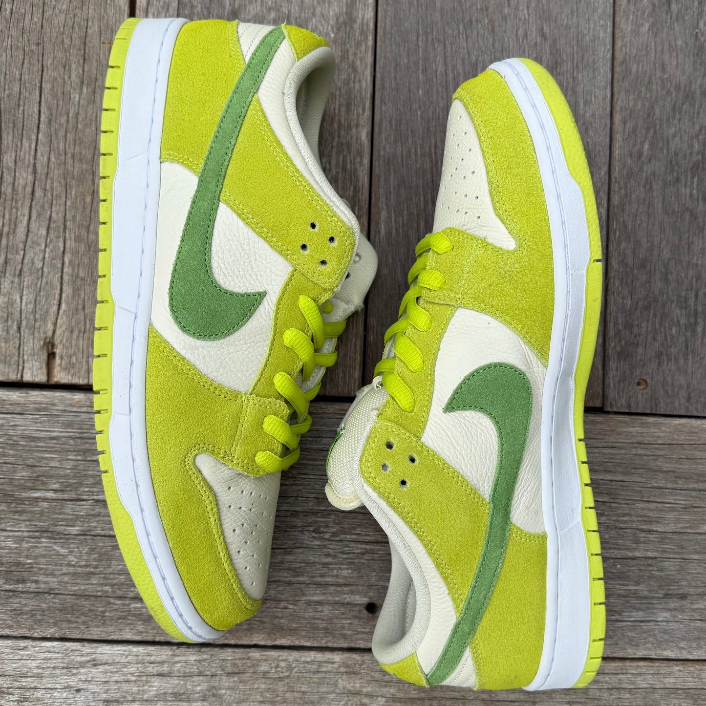 Nike SB Dunk Low Green Apple Size 12