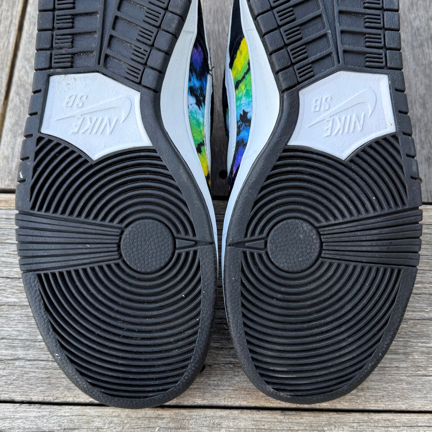 Nike SB Dunk Low Rainbow Tie Dye IW Size 10.5