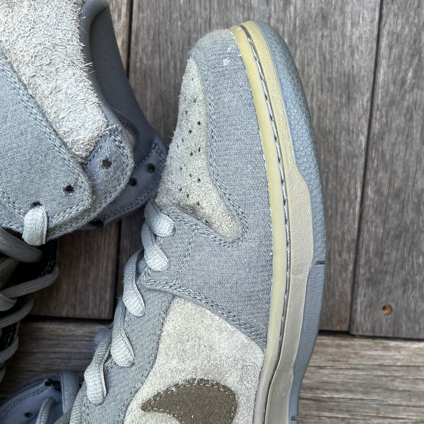 Nike SB Dunk High TaunTaun Size 11
