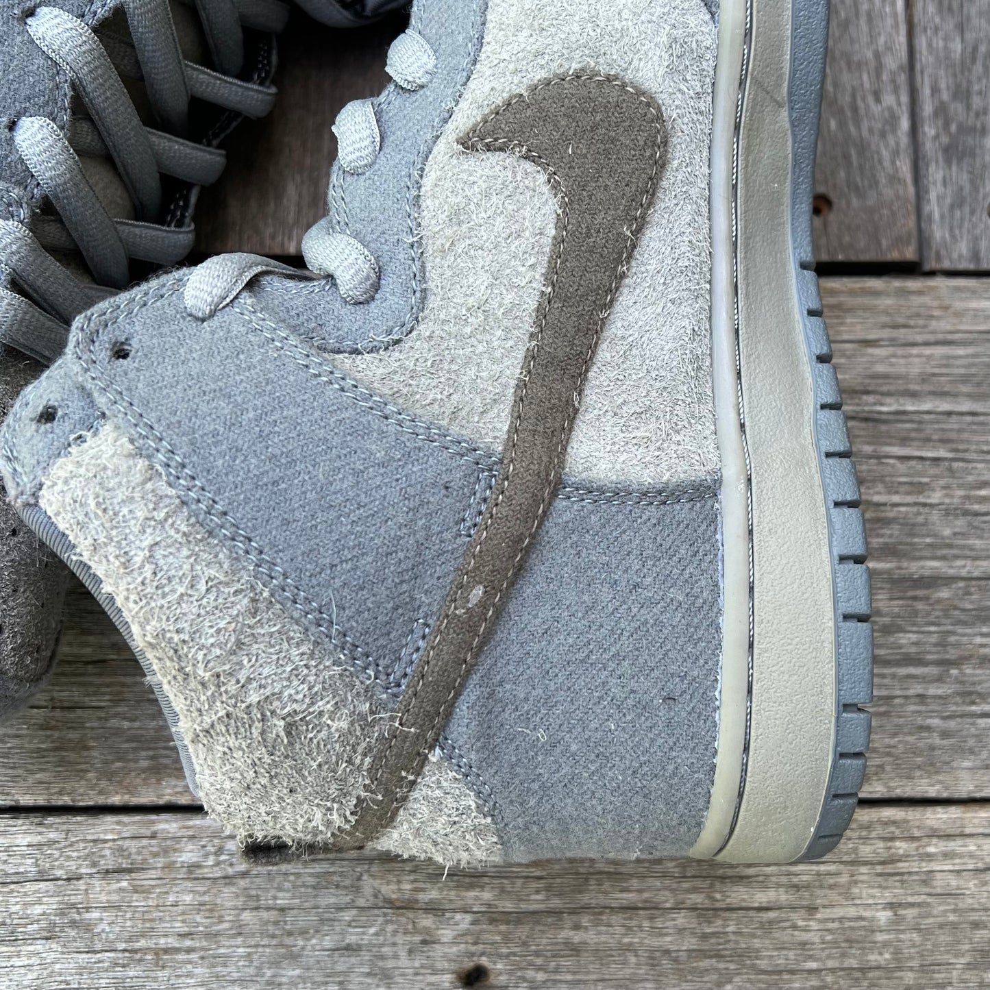 Nike SB Dunk High TaunTaun Size 11