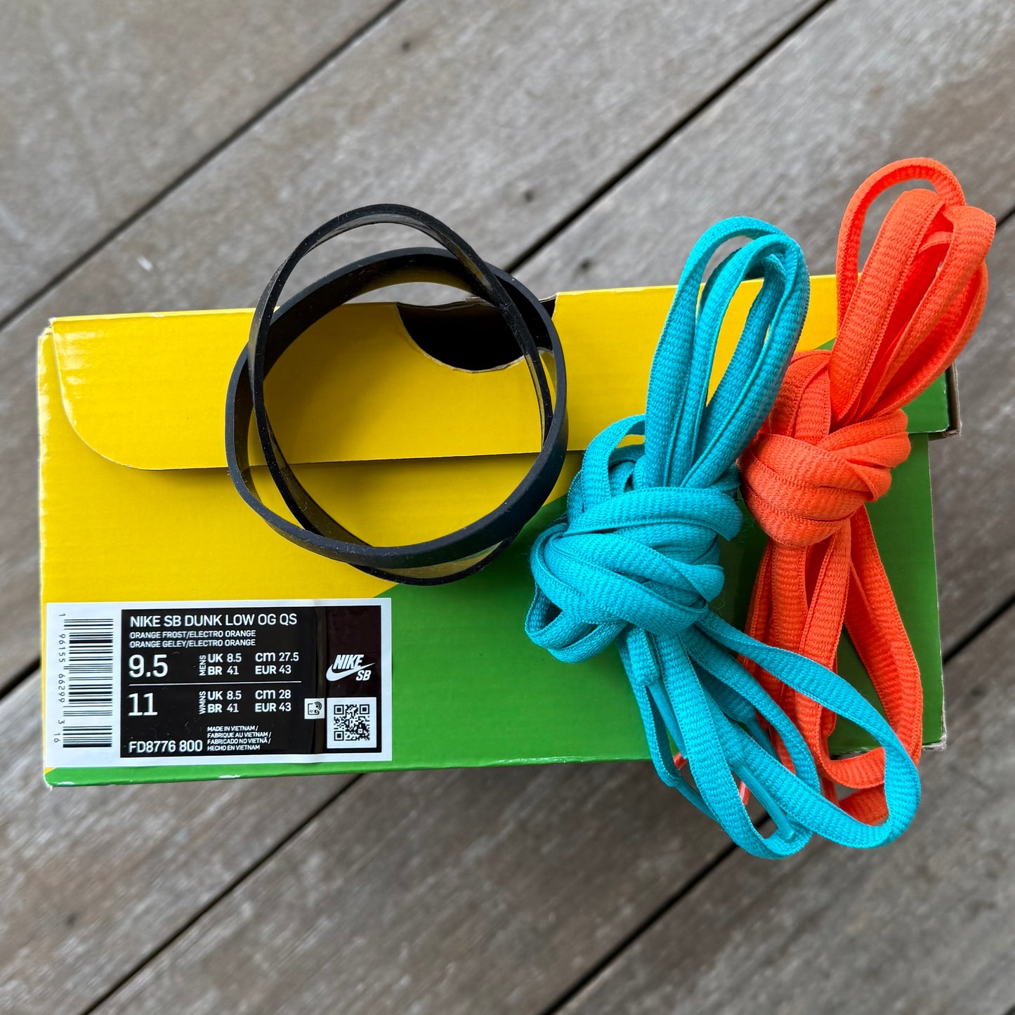 Nike SB Dunk Low Orange Lobster Size 9.5