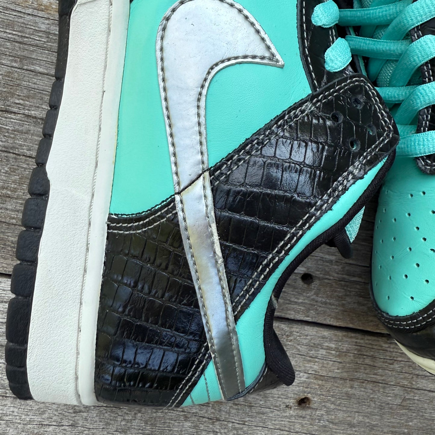 Nike SB Dunk Low Tiffany Diamond Size 10.5