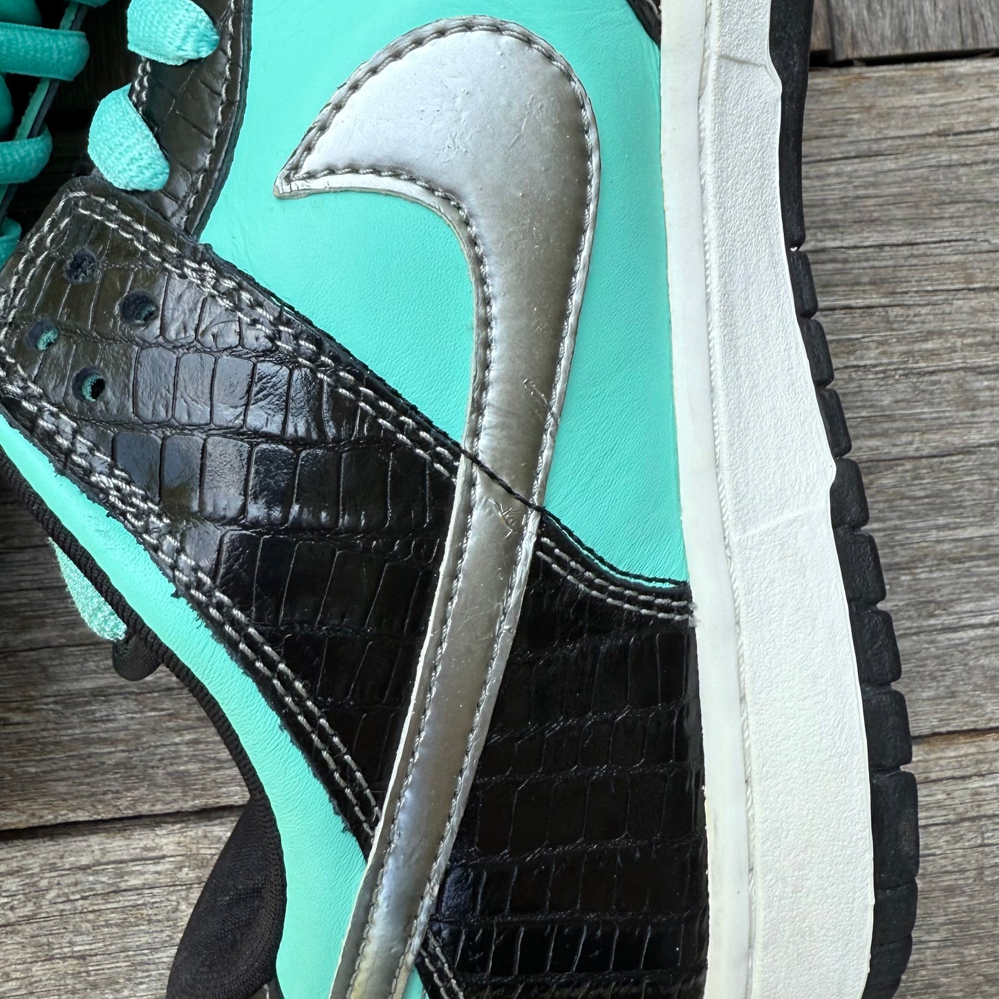 Nike SB Dunk Low Tiffany Diamond Size 10.5
