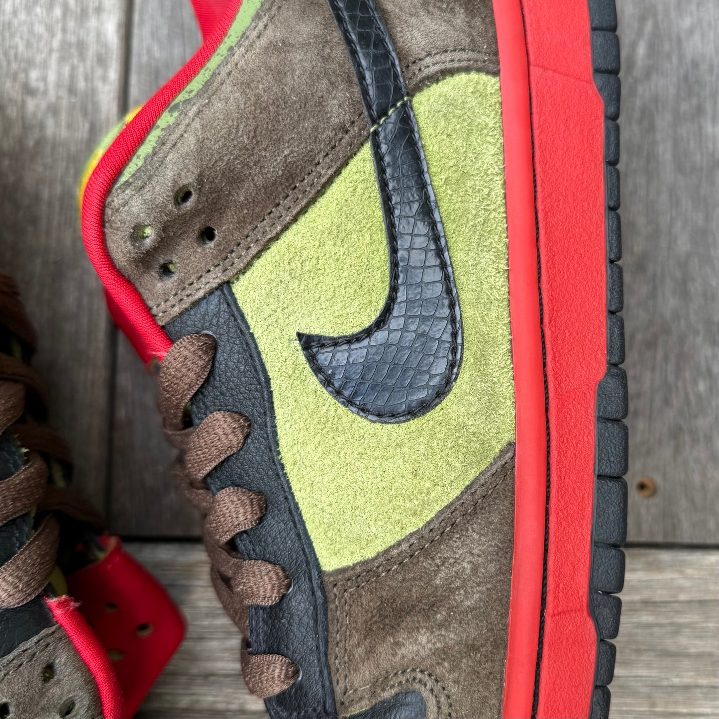 Nike SB Dunk Low Asparagus Size 10