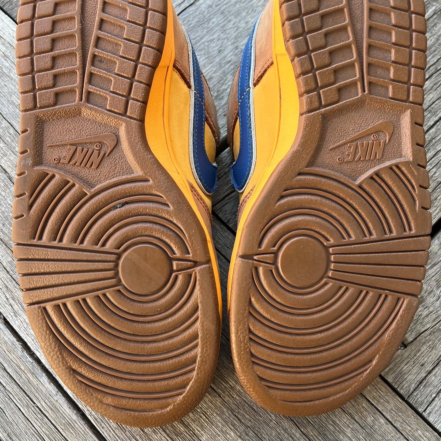 Nike SB Dunk Low Newcastle Brown Ale Size 8