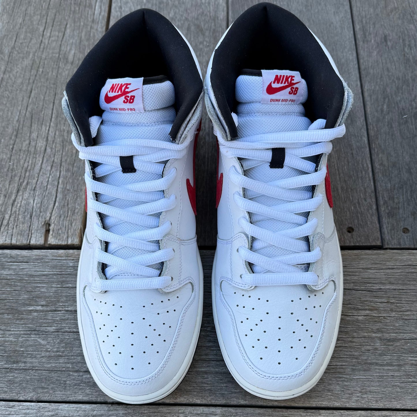 Nike SB Dunk Mid White Sport Red Black Size 13