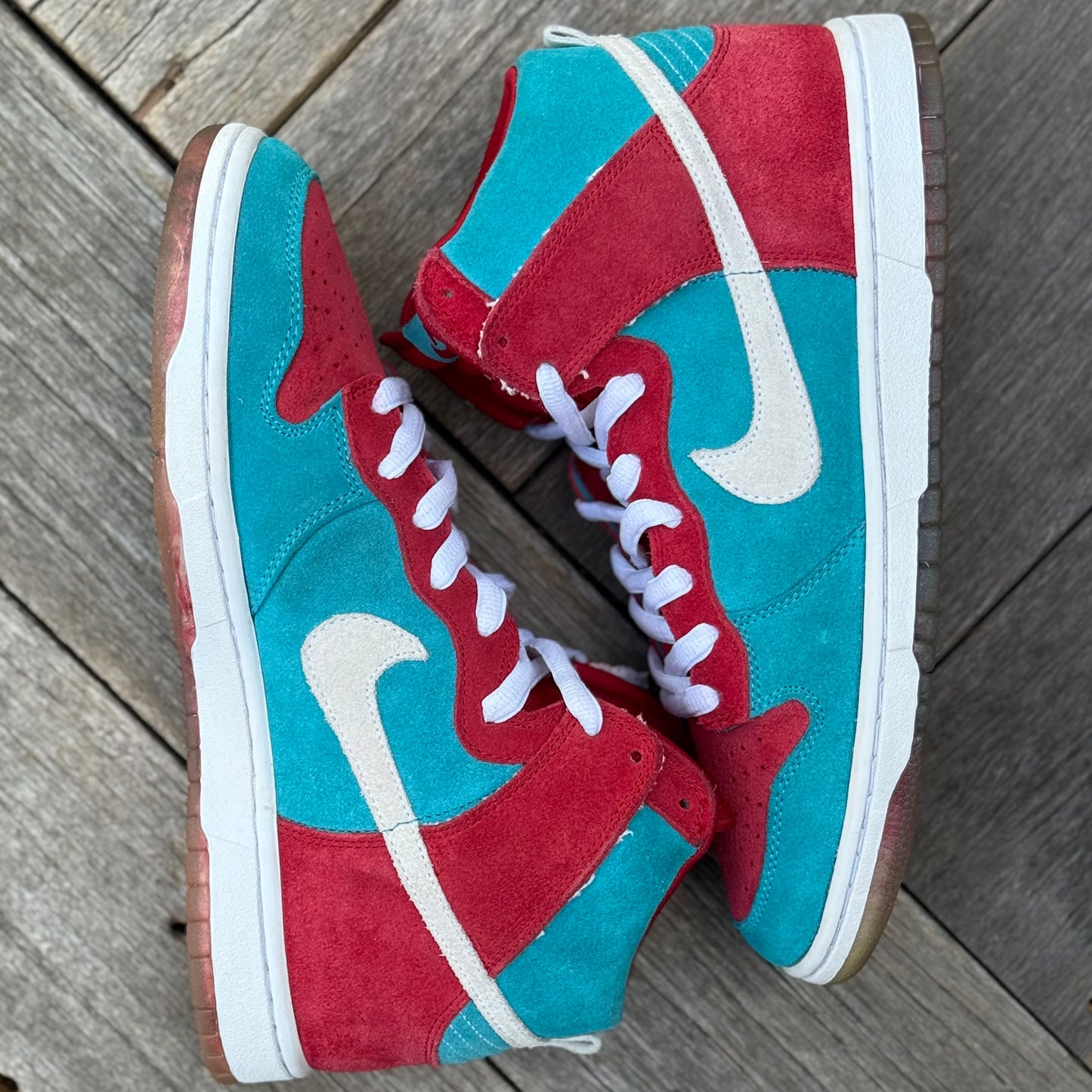 Nike SB Dunk High Bloody Gums Size 10