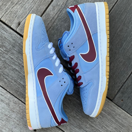 Nike SB Dunk Low Philadelphia Phillies Size 9