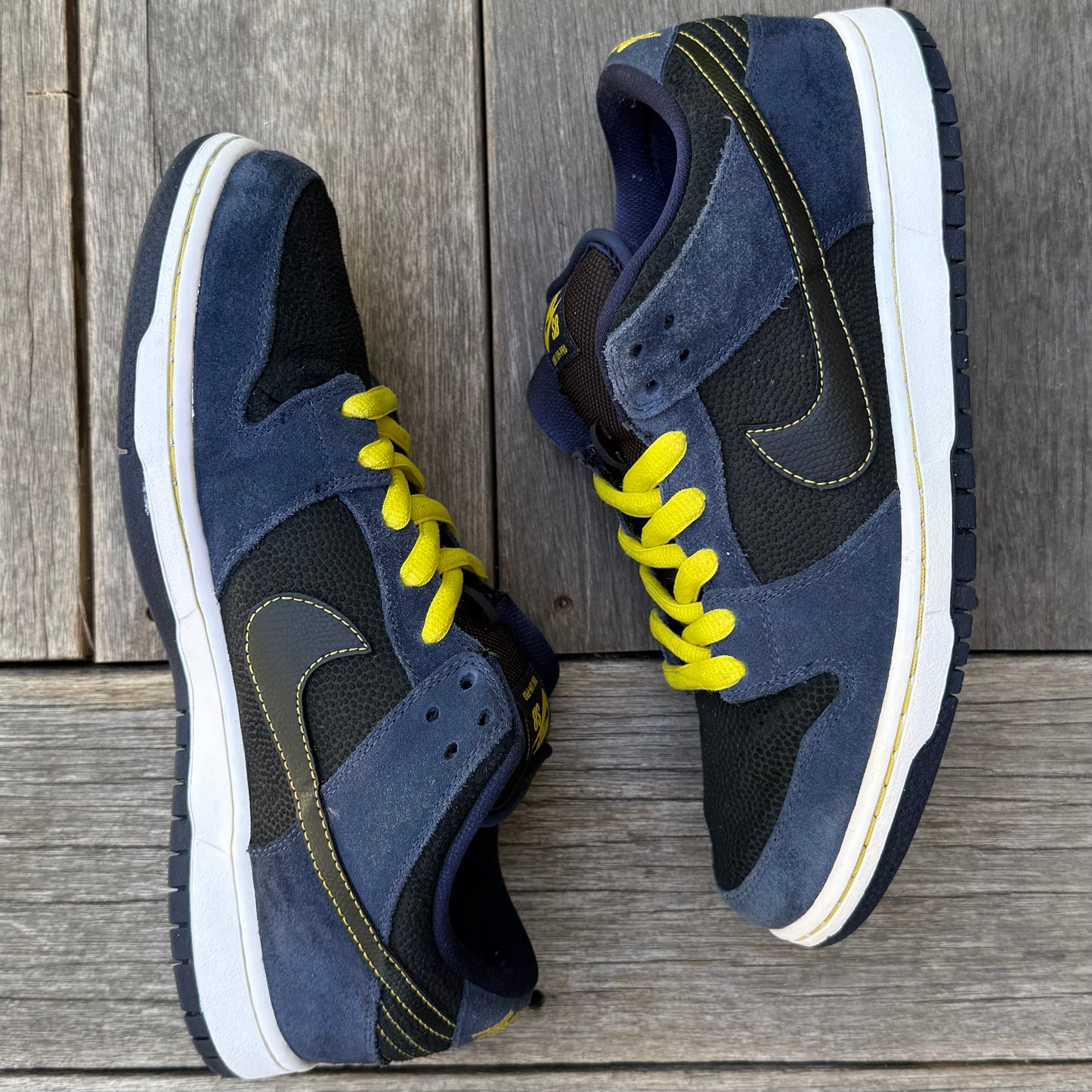 Nike SB Dunk Low Midnight Navy Volt Size 9