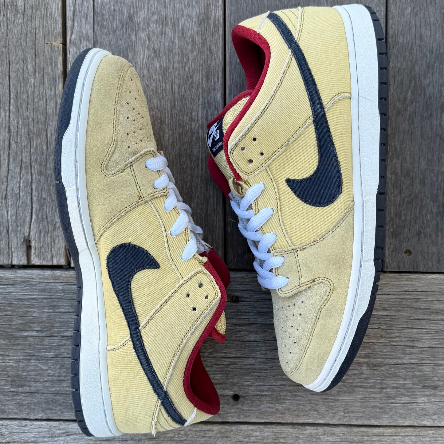 Nike SB Dunk Low Gold Dust Size 11