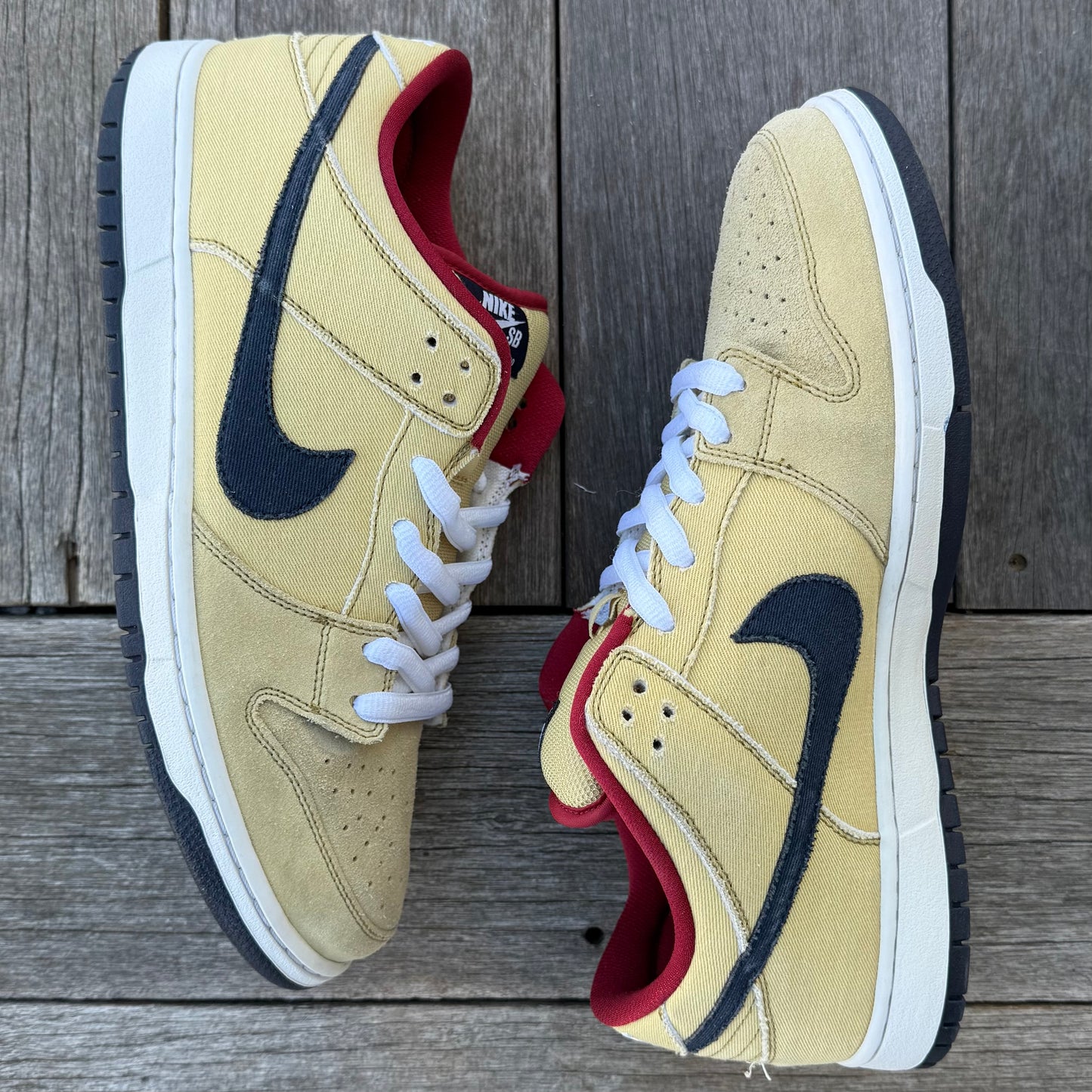 Nike SB Dunk Low Gold Dust Size 11