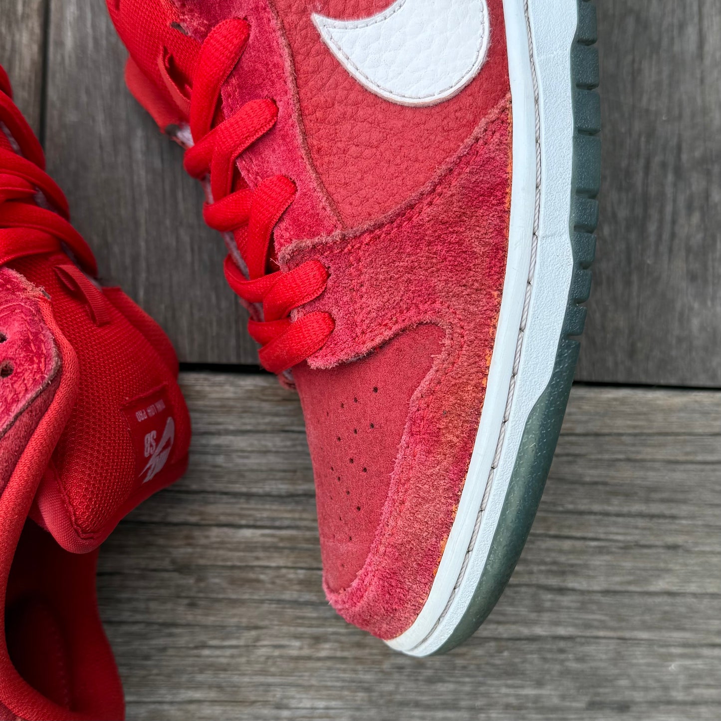 Nike SB Dunk Low Challenge Red Size 8.5