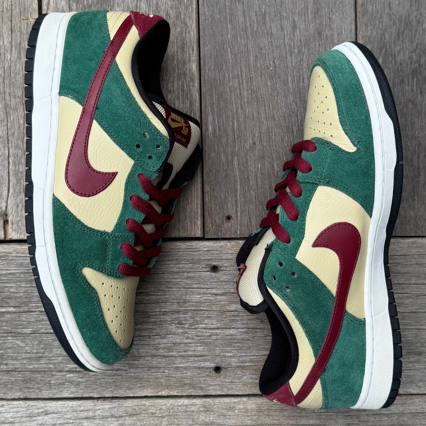 Nike SB Dunk Low Jameson Vegas Gold Size 9.5